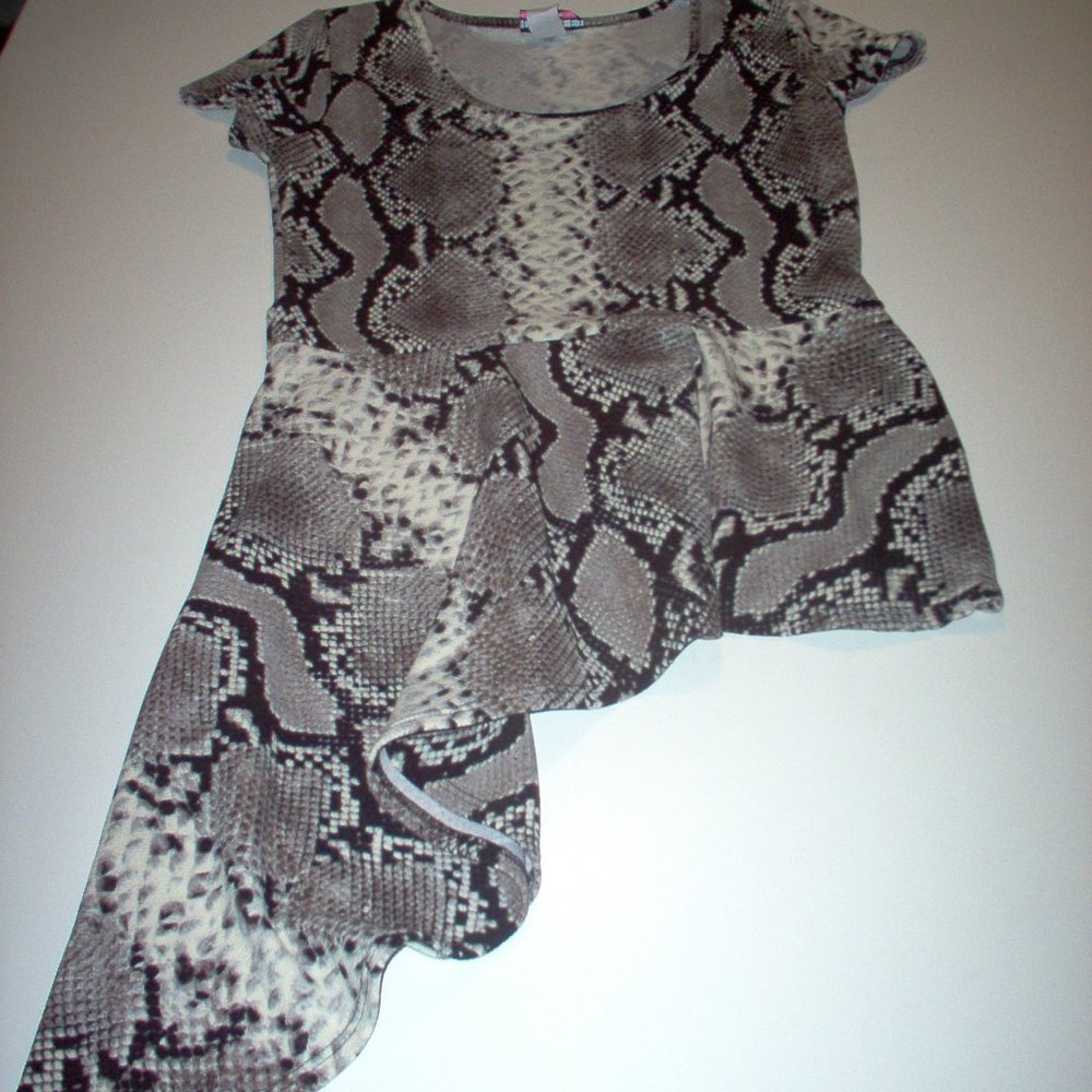 Top/ Shirt, Discreet Animal print asymmetrical top PRE-OWNED